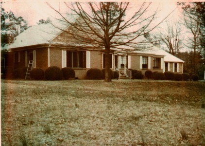 Earl Davis home, brick one-story