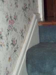 molding along edge of stairway